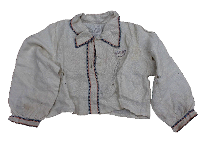 Рубаха, сшитая из кусков белья пленных женщин, обменянных на табак, которую носил Коля в лагере.