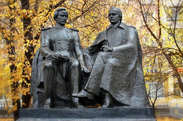 Памятник Ф.Достоевскому и Ч.Валиханову